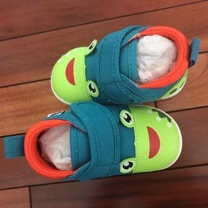 Sold🚫❌ toddler shoes size 4